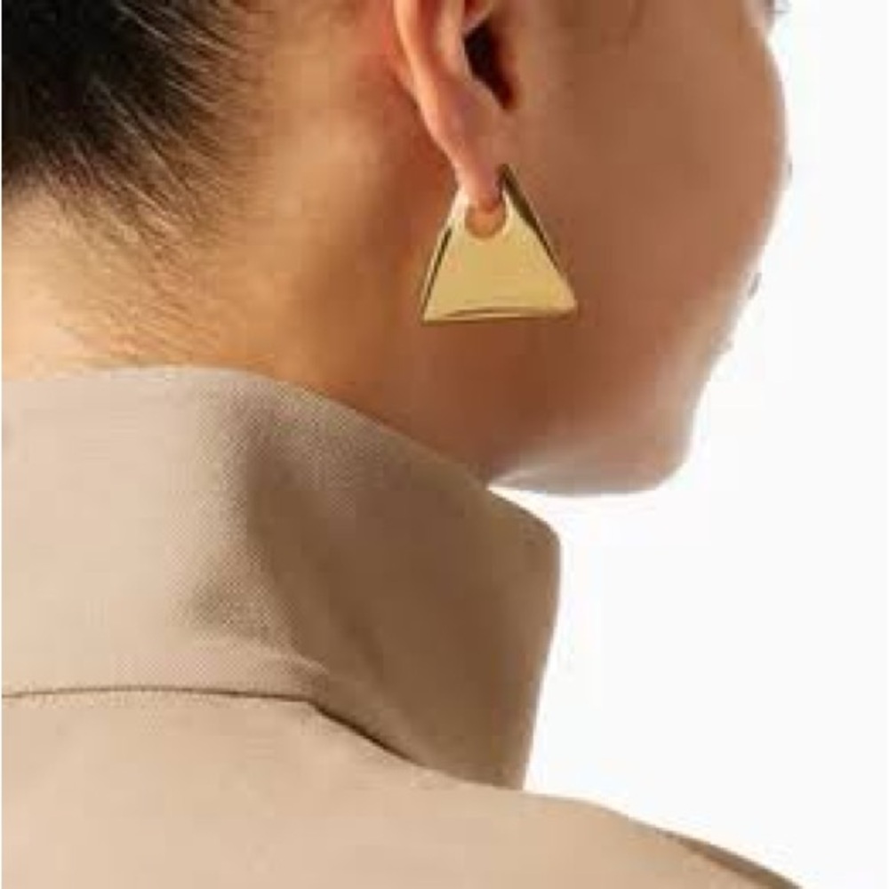 18 K Gold Triangle shaped  Gold Geometric Earrings